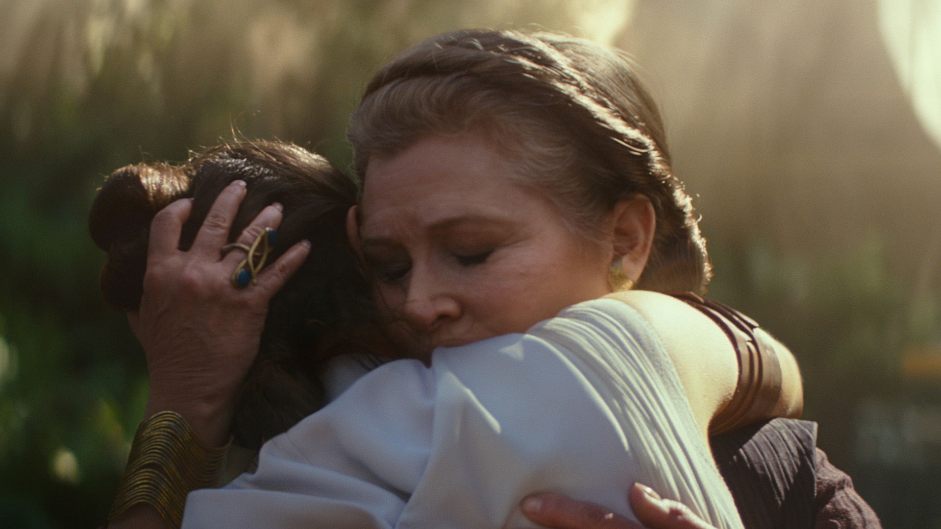 Leia Organa hugs Rey
