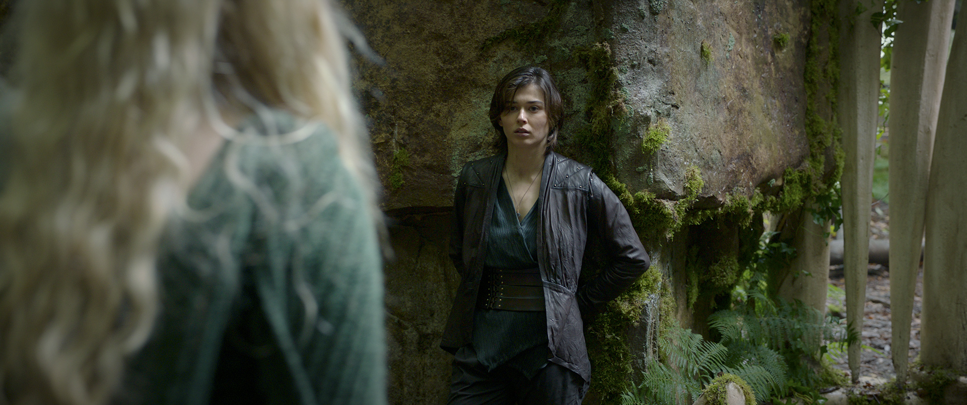 Sharing another cell, Kit argues with Elora about her feelings for Jade.
